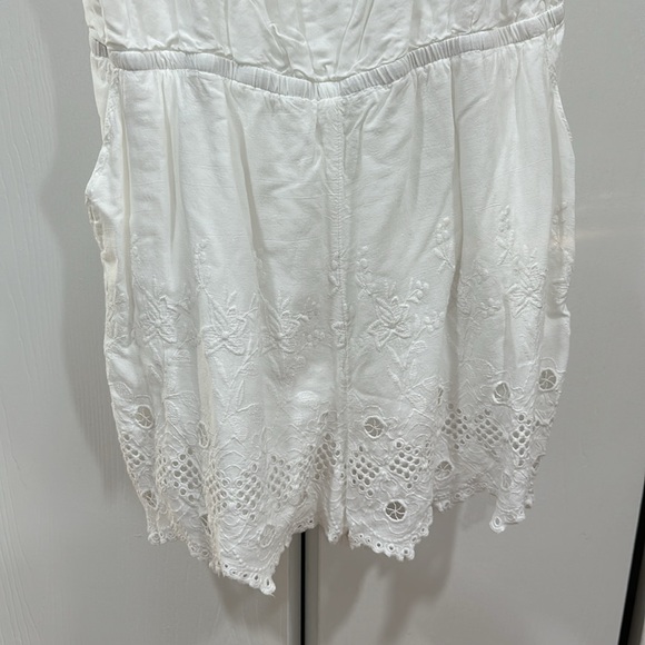 Express embroidered romper - Picture 3 of 6